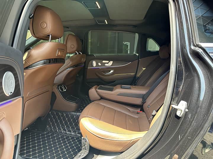 Фото 9 - Mercedes-Benz E-Class