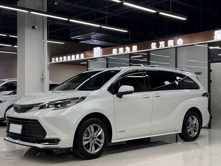 Фото 1 - Toyota Sienna