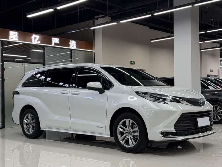 Фото 3 - Toyota Sienna