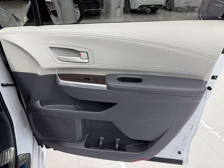 Фото 5 - Toyota Sienna