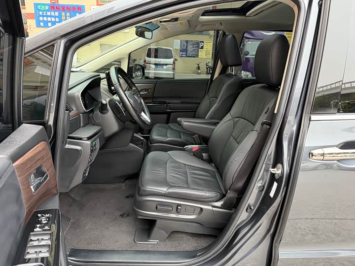 Фото 9 - Honda Odyssey