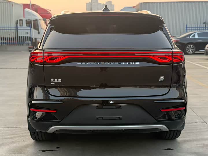 Фото 4 - BYD Tang Hybrid/EV