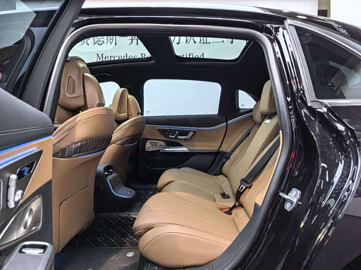 Фото 8 - Mercedes-Benz E-Class