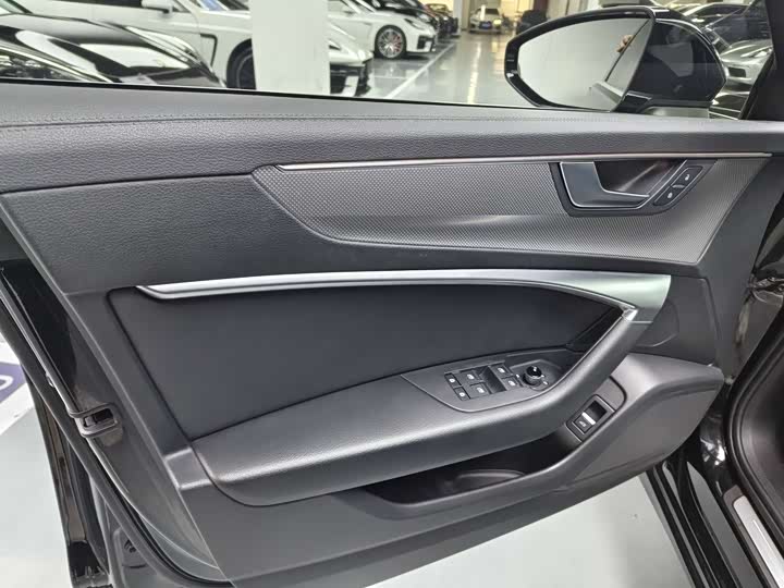 Фото 5 - Audi A6L