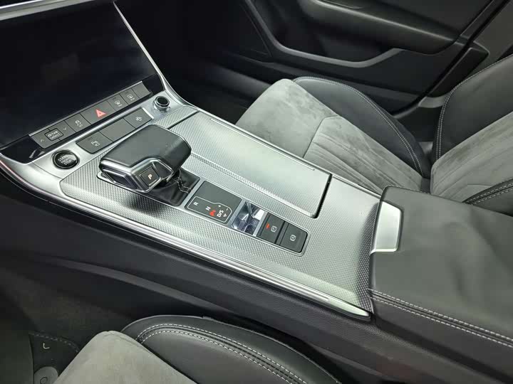 Фото 6 - Audi A6L