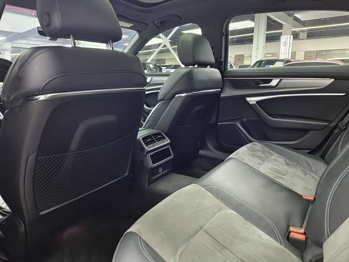 Фото 7 - Audi A6L