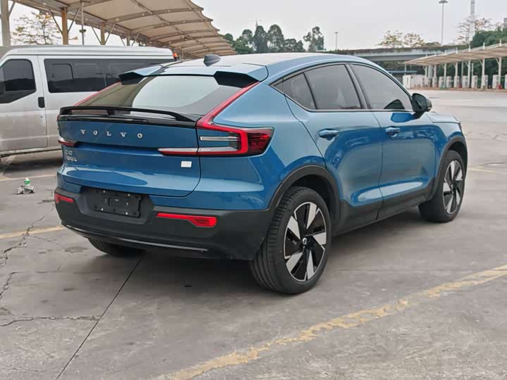 Фото 4 - Volvo C40