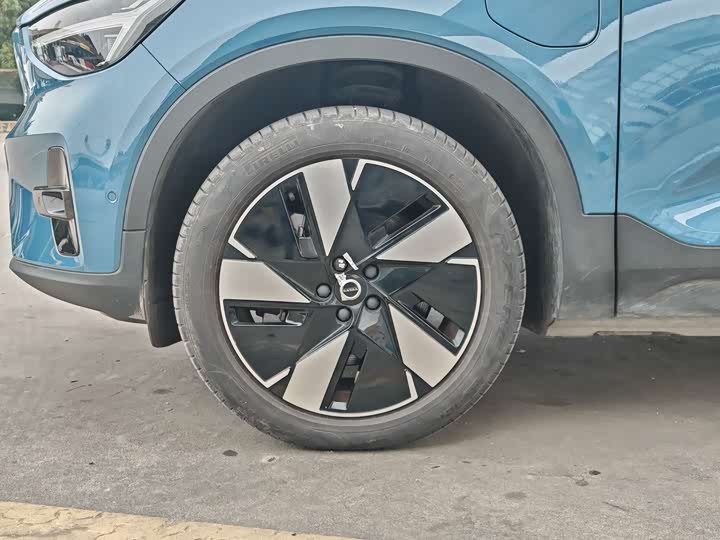 Фото 6 - Volvo C40