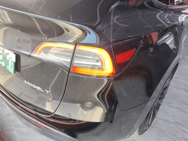 Фото 8 - Tesla Model Y