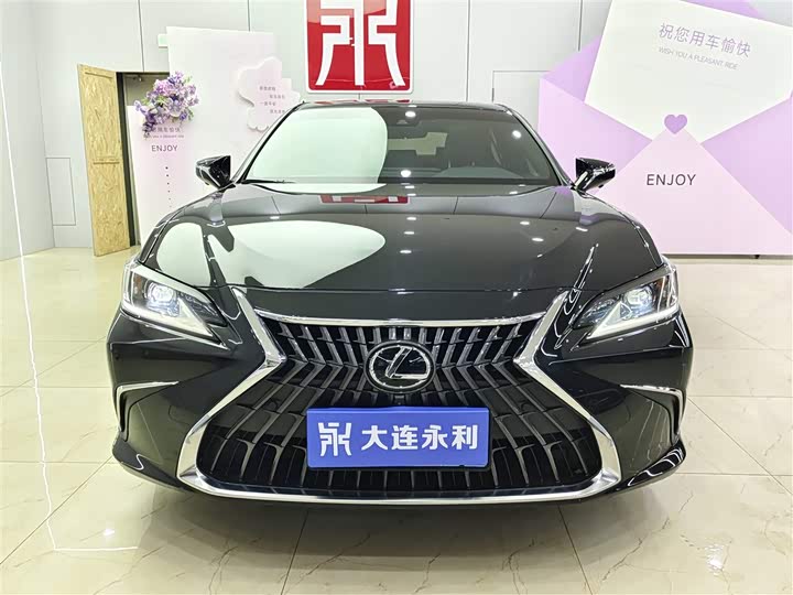 Фото 2 - Lexus ES