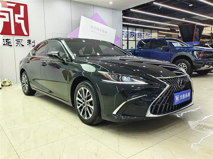 Фото 3 - Lexus ES