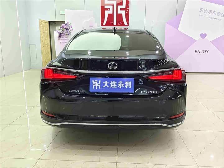 Фото 5 - Lexus ES