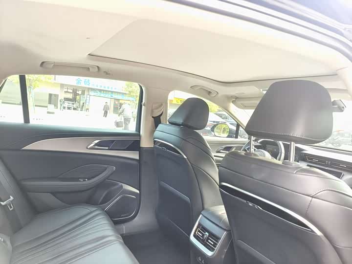 Фото 9 - Hongqi H5