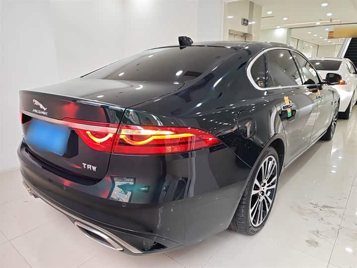 Фото 7 - Jaguar XF L