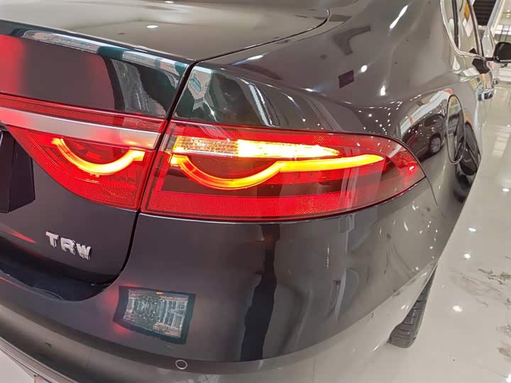 Фото 8 - Jaguar XF L