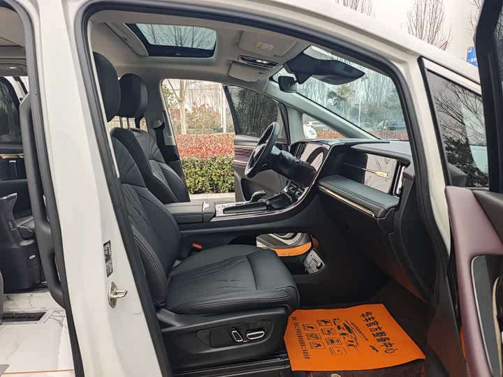 Фото 4 - GAC Trumpchi M8