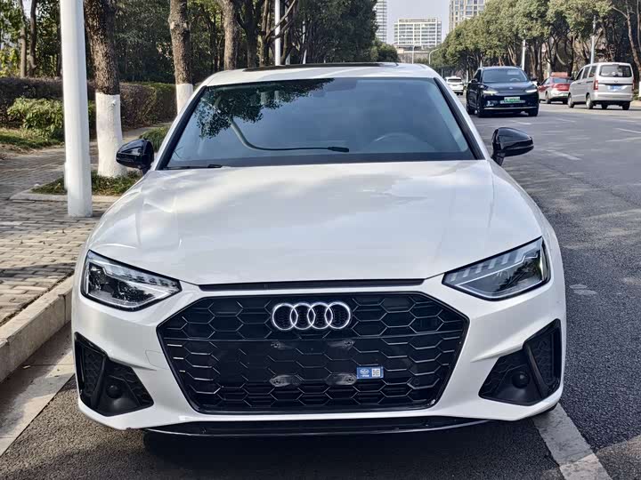 Фото 2 - Audi A4L