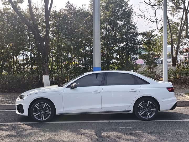 Фото 3 - Audi A4L