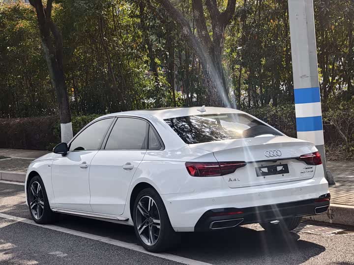 Фото 4 - Audi A4L