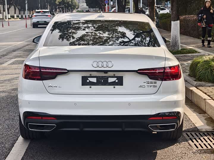 Фото 5 - Audi A4L