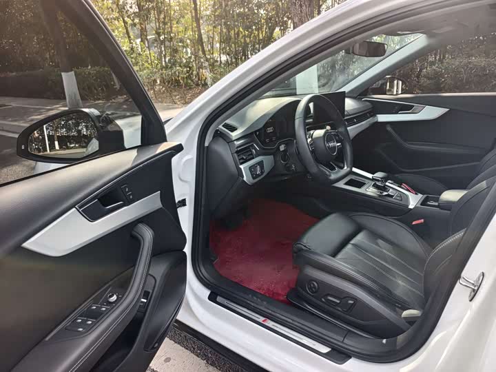 Фото 6 - Audi A4L