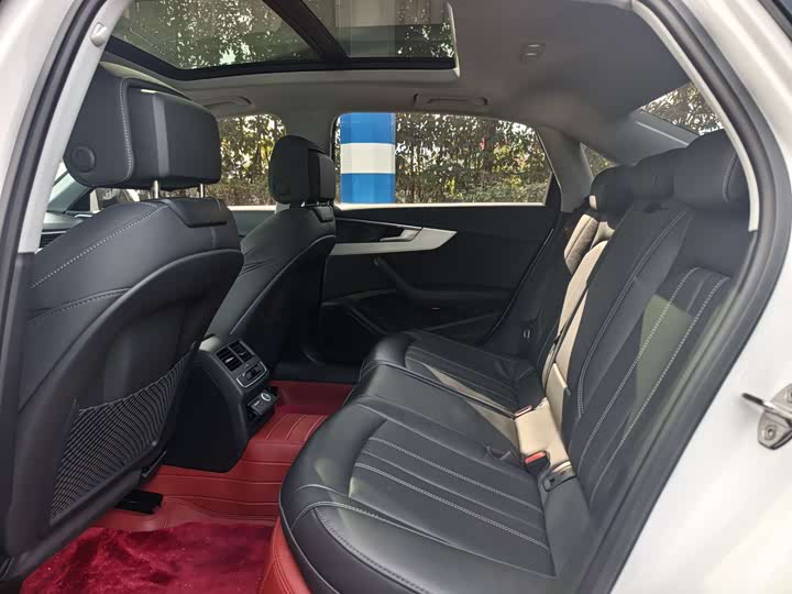 Фото 8 - Audi A4L