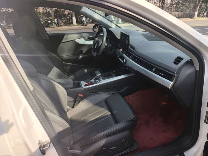 Фото 9 - Audi A4L