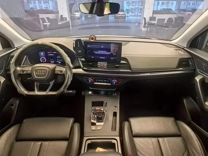 Фото 8 - Audi Q5L