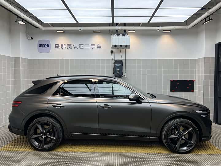 Фото 3 - Genesis GV70