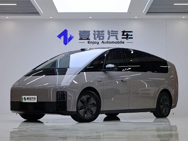 Фото 1 - LiXiang Mega