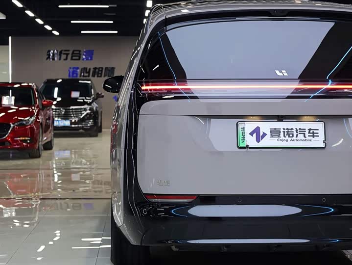 Фото 7 - LiXiang Mega