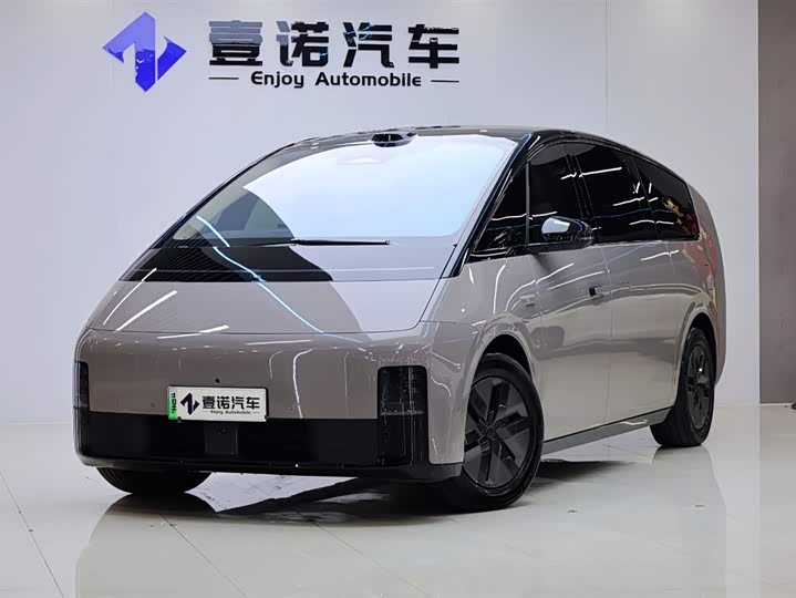 Фото 8 - LiXiang Mega