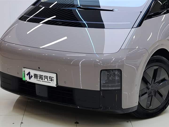 Фото 9 - LiXiang Mega