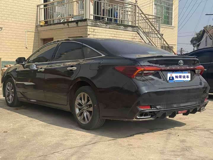 Фото 8 - Toyota Avalon