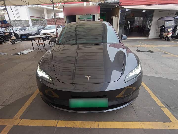 Фото 3 - Tesla Model 3