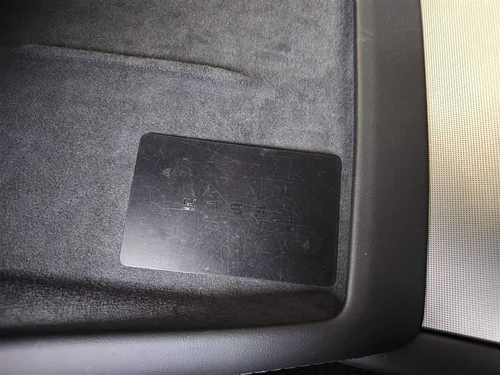 Фото 9 - Tesla Model 3