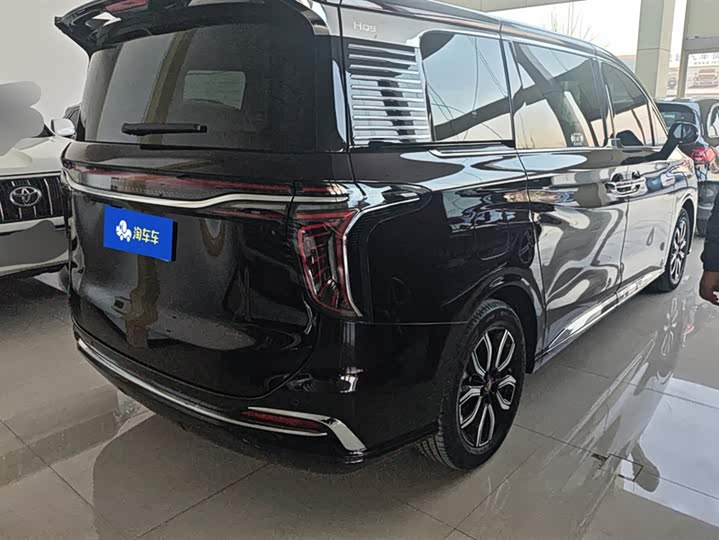 Фото 3 - Hongqi HQ9