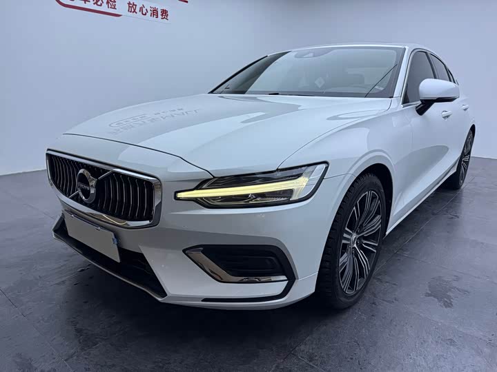 Фото 1 - Volvo S60