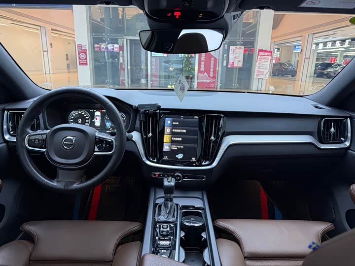 Фото 7 - Volvo S60