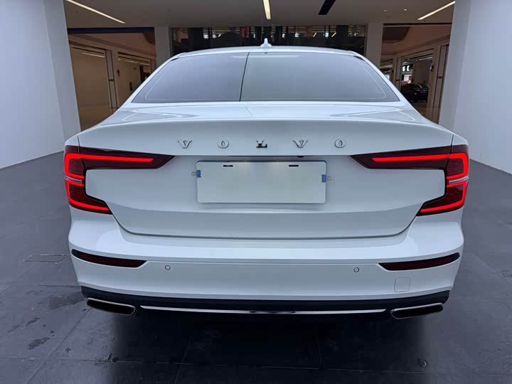 Фото 8 - Volvo S60