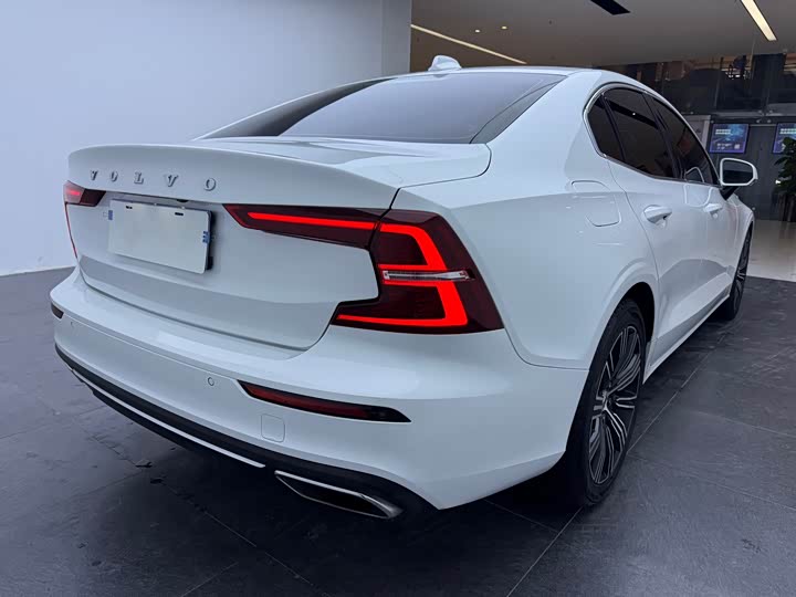 Фото 9 - Volvo S60