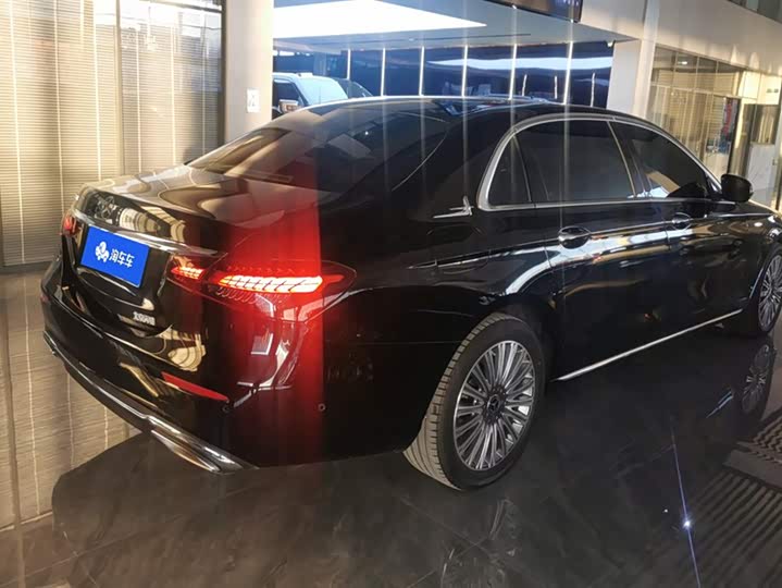 Фото 3 - Mercedes-Benz E-Class