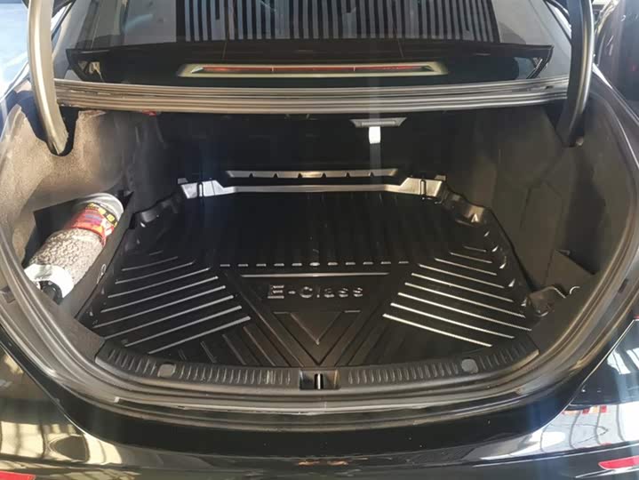 Фото 4 - Mercedes-Benz E-Class