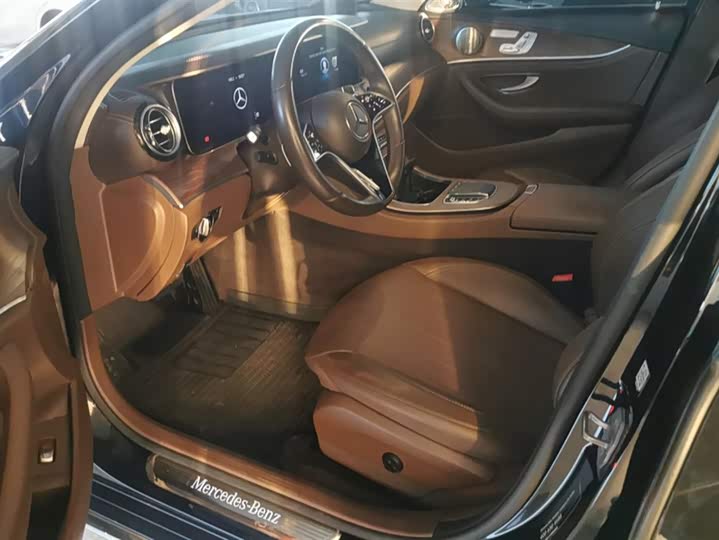 Фото 9 - Mercedes-Benz E-Class