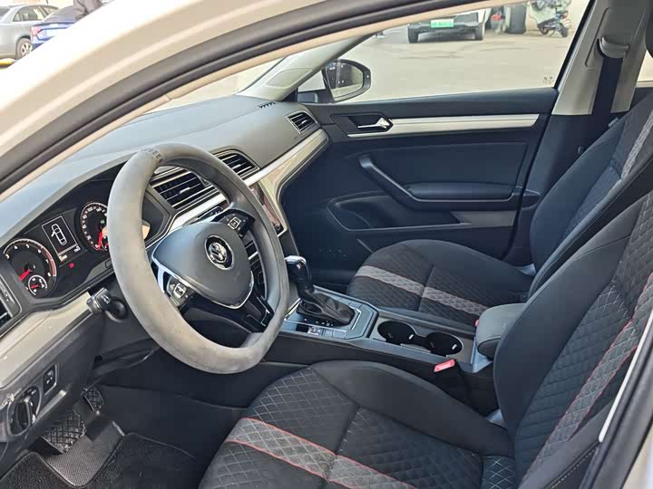 Фото 9 - Volkswagen Lamando L