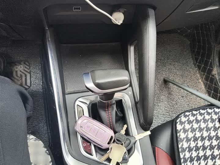 Фото 7 - Geely Vision X3