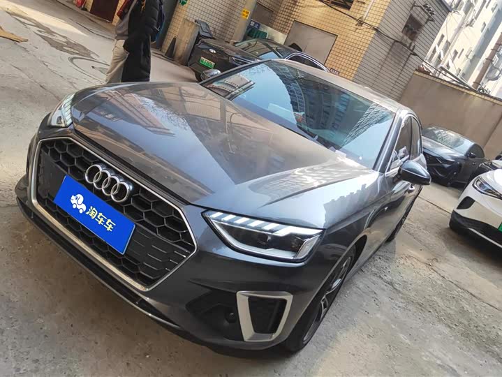 Фото 1 - Audi A4L