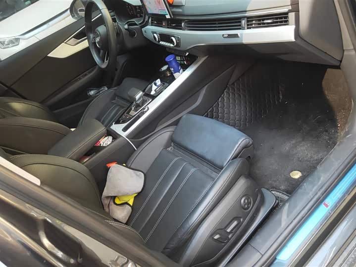 Фото 8 - Audi A4L