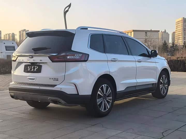 Фото 4 - Ford Edge