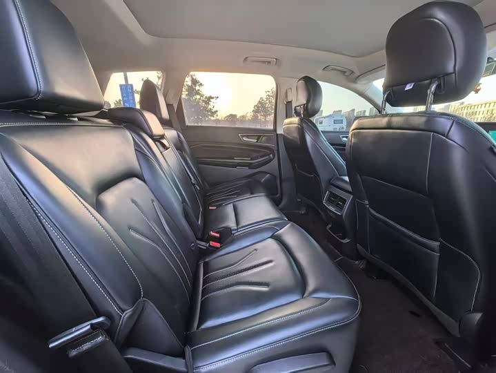 Фото 8 - Ford Edge